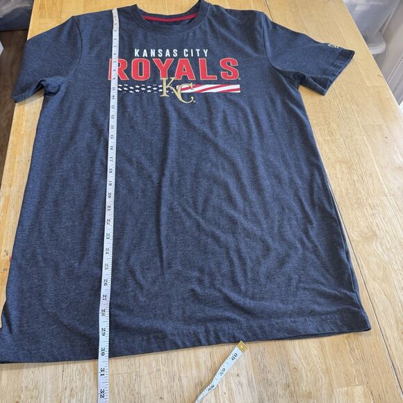 New Era MLB KC Royals Shirt M USA Flag 2023 Patriotic Short Sleeve Gray PRISTINE - Picture 5 of 8